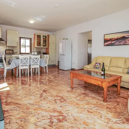 3 Bedroom Gorgeous In Holiday home *