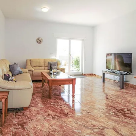 3 Bedroom Gorgeous In Holiday home *